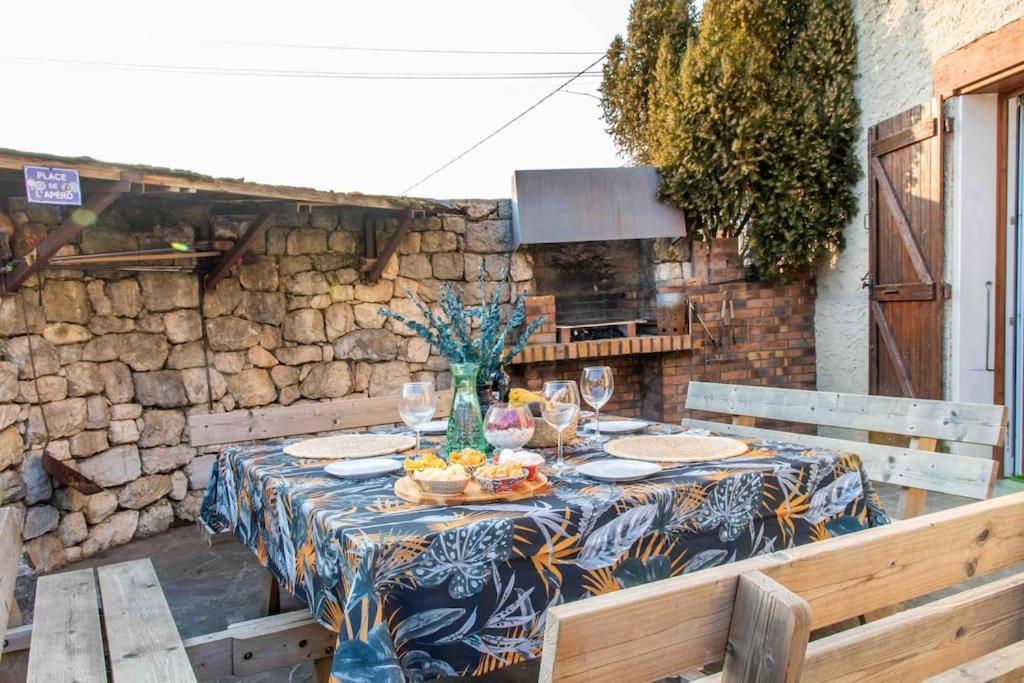 La Ferme Du Chateau Venon  Экстерьер фото
